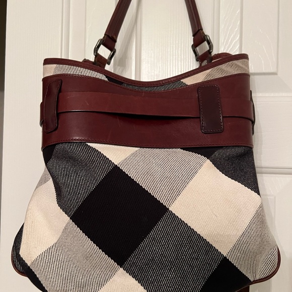 Burberry purse - Picture 9 of 17